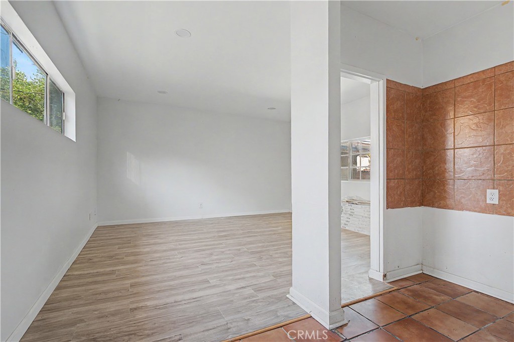 2829 S Rimpau Property Photo 25