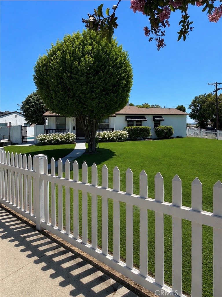 13016 Archwood Street Property Photo 1