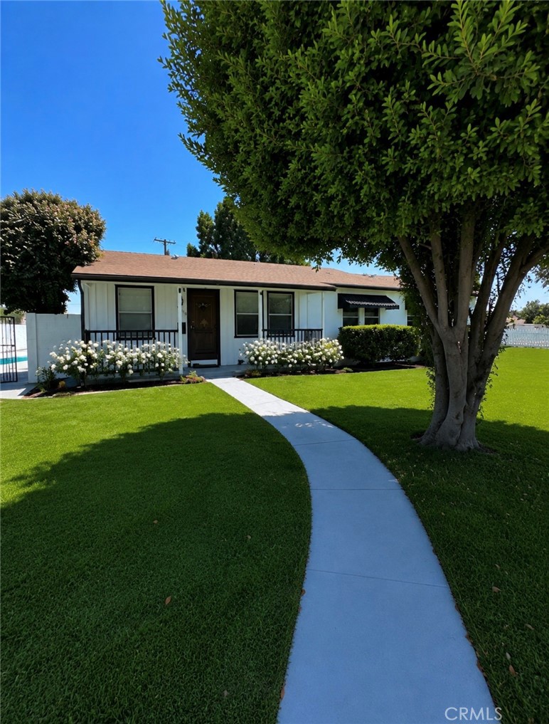 13016 Archwood Street Property Photo 2