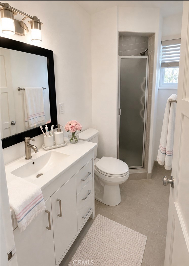13016 Archwood Street Property Photo 10