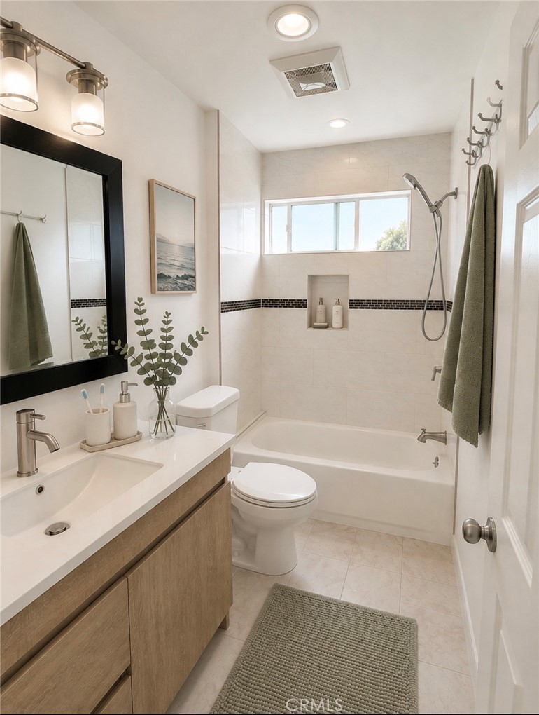 13016 Archwood Street Property Photo 11