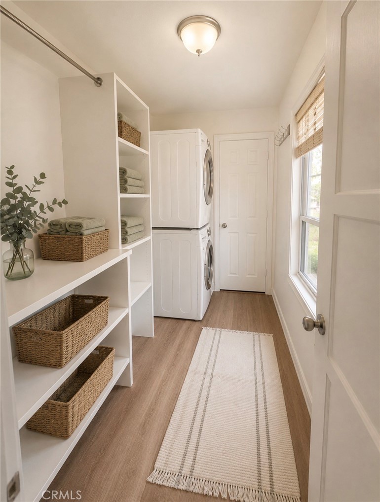 13016 Archwood Street Property Photo 12
