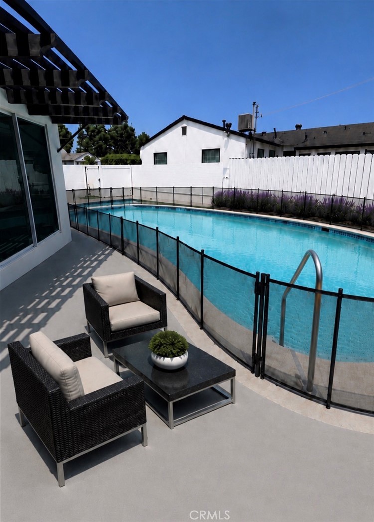 13016 Archwood Street Property Photo 13