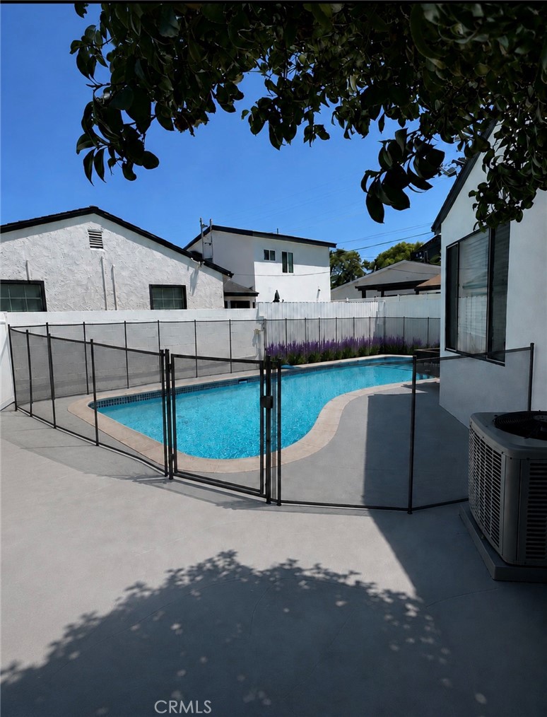 13016 Archwood Street Property Photo 14