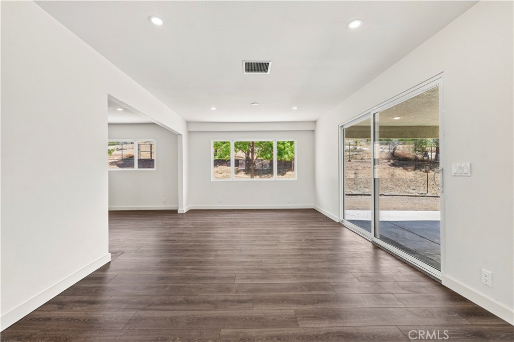 4545 Fairlane Street Property Photo 6