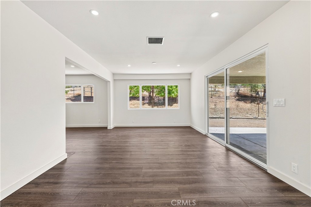 4545 Fairlane Street Property Photo 6