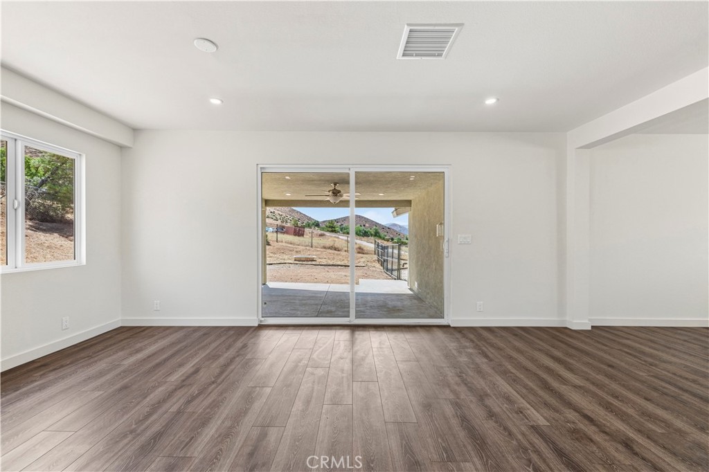 4545 Fairlane Street Property Photo 7