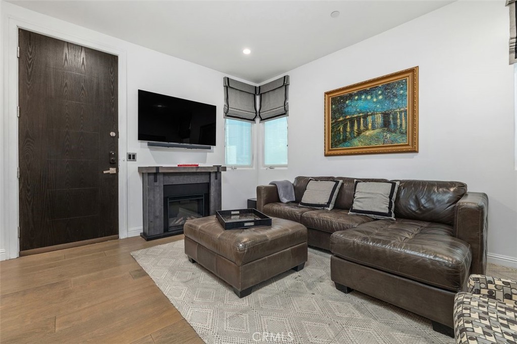 14659 Moorpark Property Photo 7