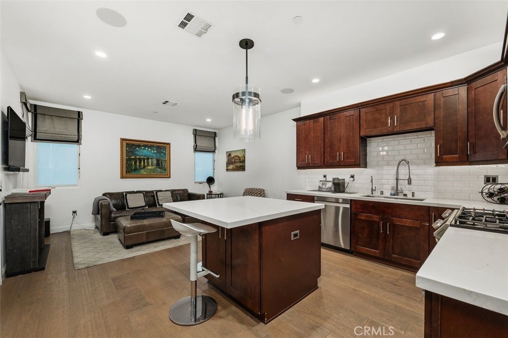14659 Moorpark Property Photo 13
