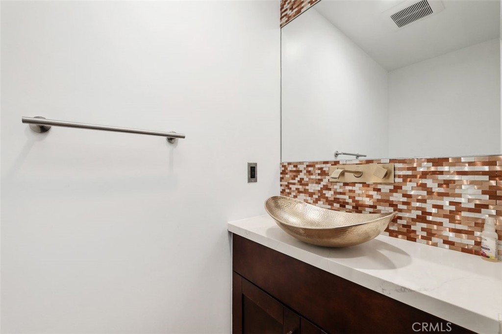 14659 Moorpark Property Photo 14