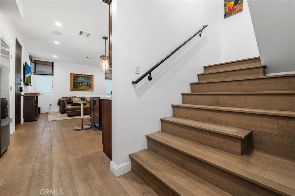 14659 Moorpark Property Photo 15