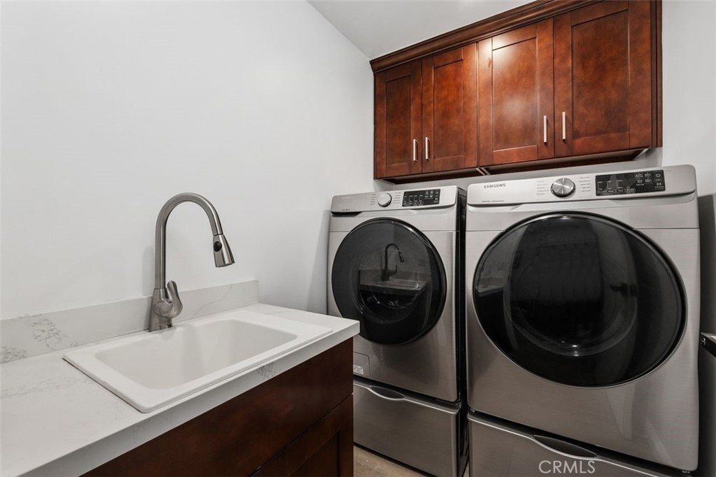 14659 Moorpark Property Photo 17