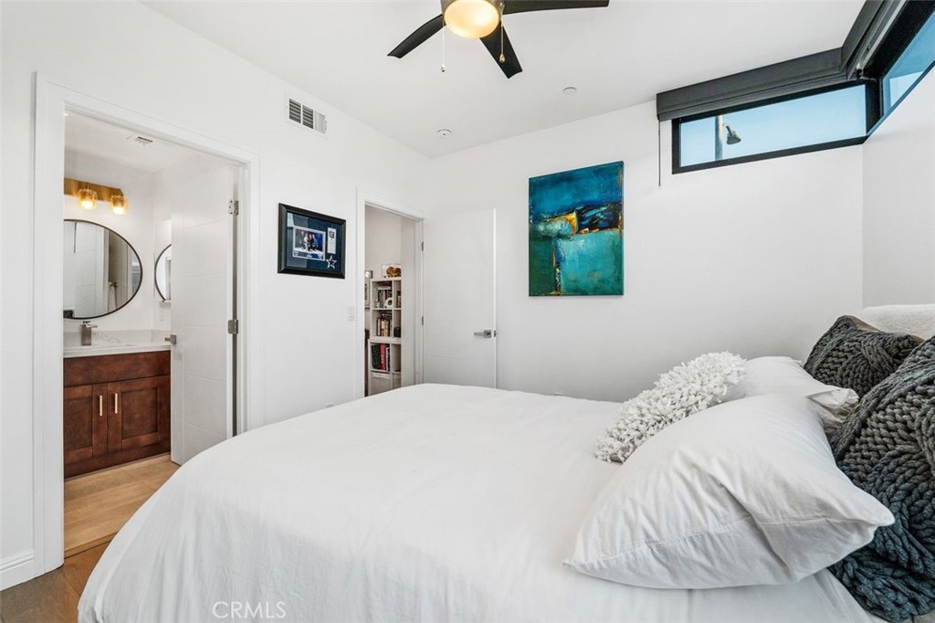 14659 Moorpark Property Photo 25