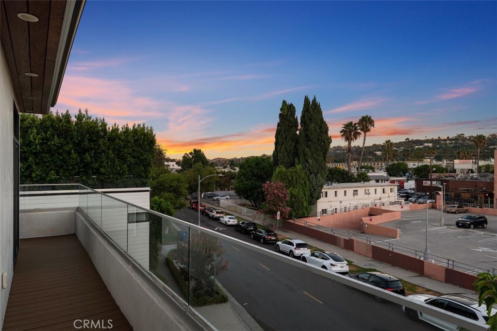 14659 Moorpark Property Photo 34