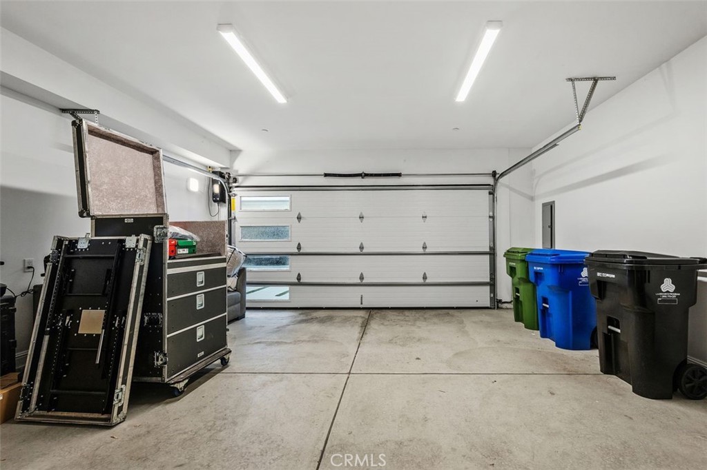 14659 Moorpark Property Photo 35