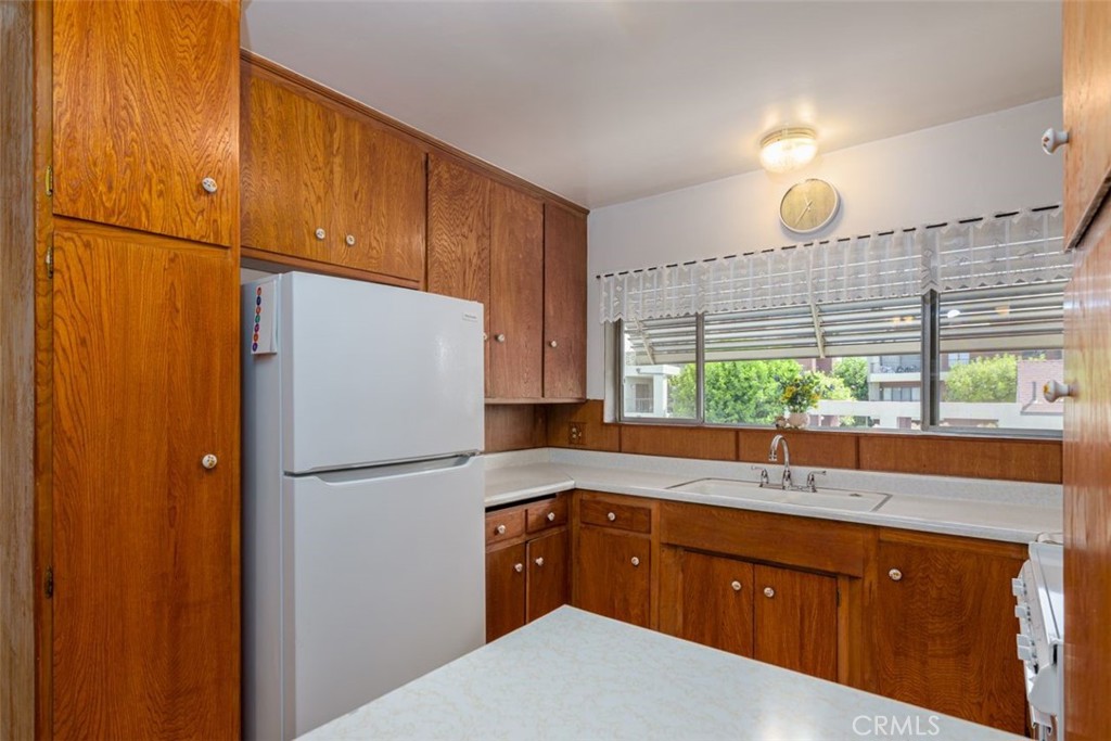 1901 Peyton Avenue W Property Photo 4