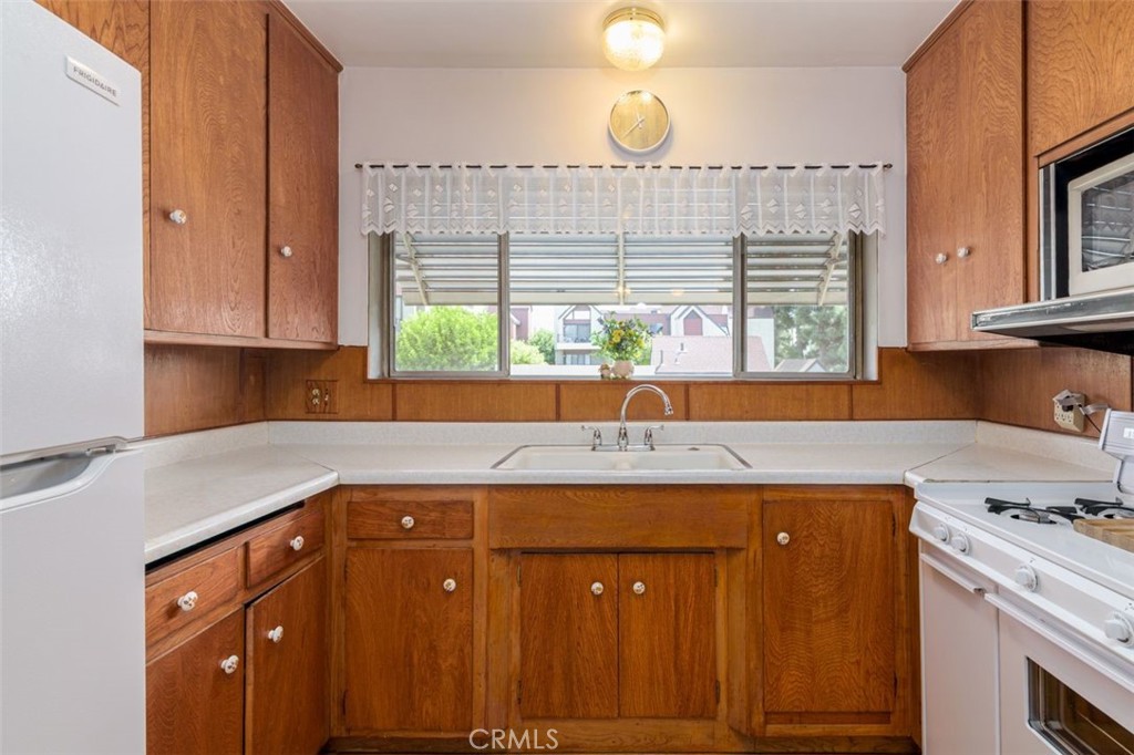 1901 Peyton Avenue W Property Photo 5
