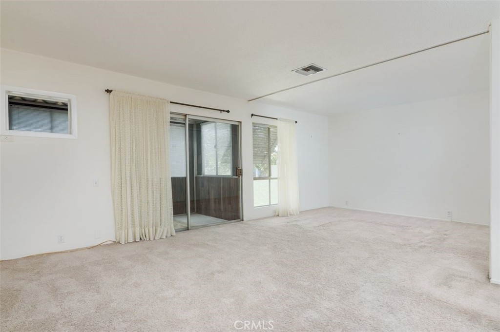 1901 Peyton Avenue W Property Photo 15