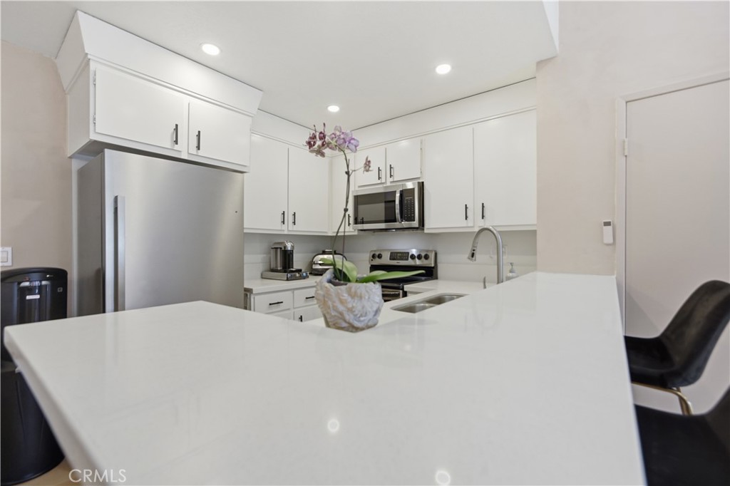 25039 Peachland Avenue 204 Property Photo 5