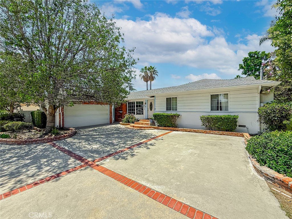8809 Oak Park Avenue Property Photo 1