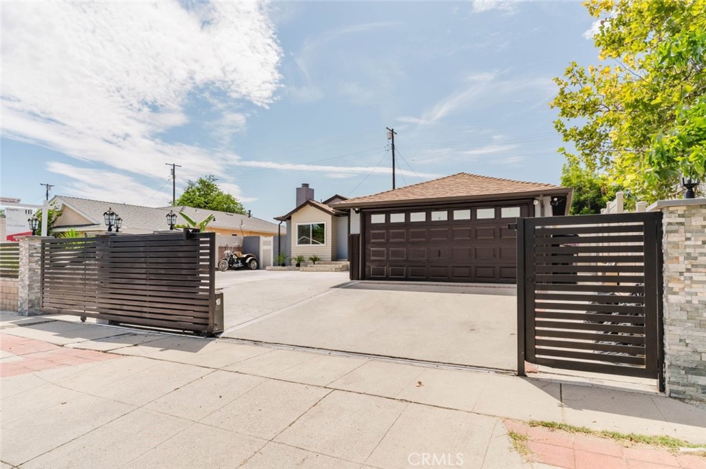 7725 Loma Verde Avenue Property Photo 1