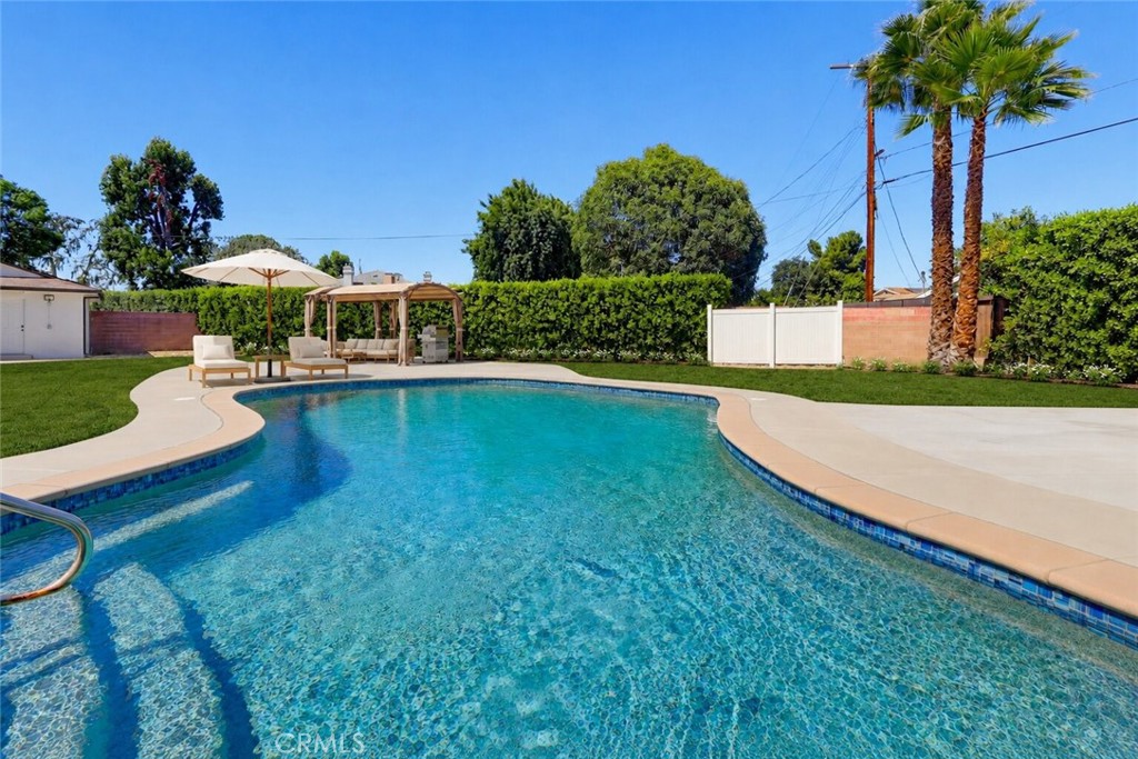 8738 Paso Robles Property Photo 3