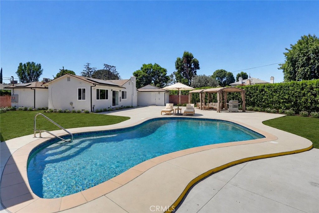 8738 1/2 Paso Robles Property Photo 2