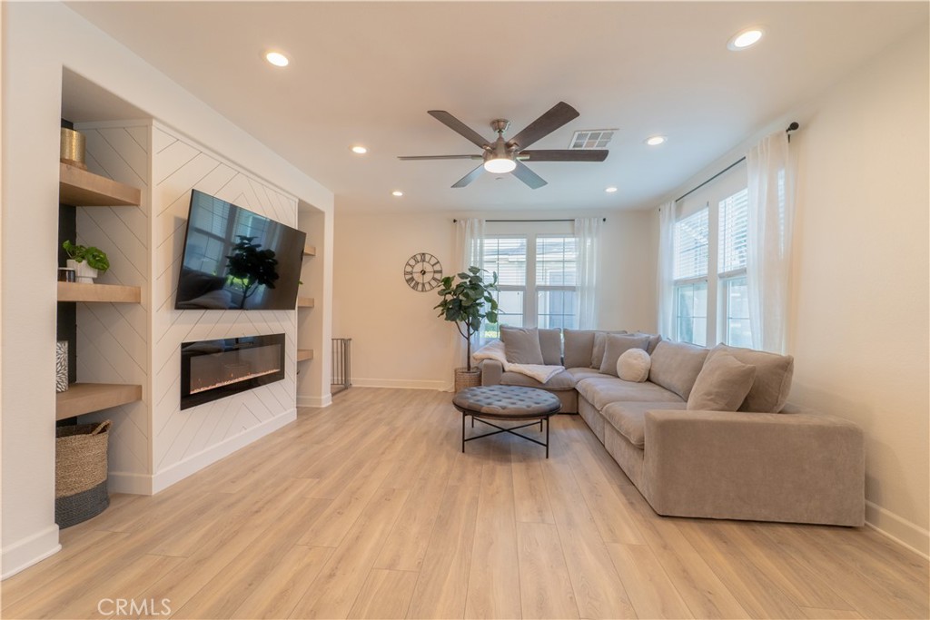 24014 Park Lane Property Photo 3