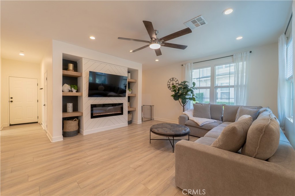 24014 Park Lane Property Photo 4