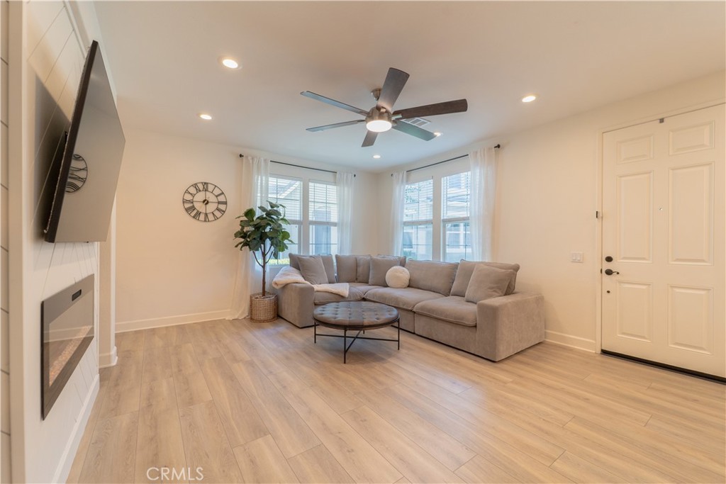 24014 Park Lane Property Photo 5