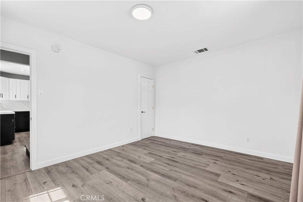 1111 E Elk Property Photo 23