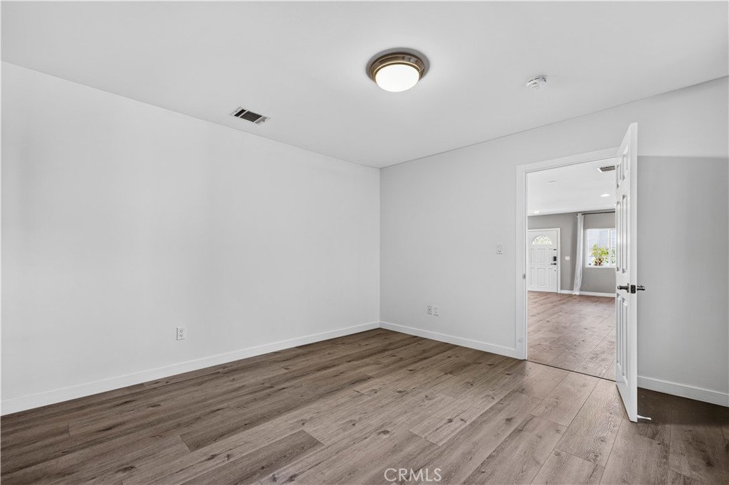 1111 E Elk Property Photo 28