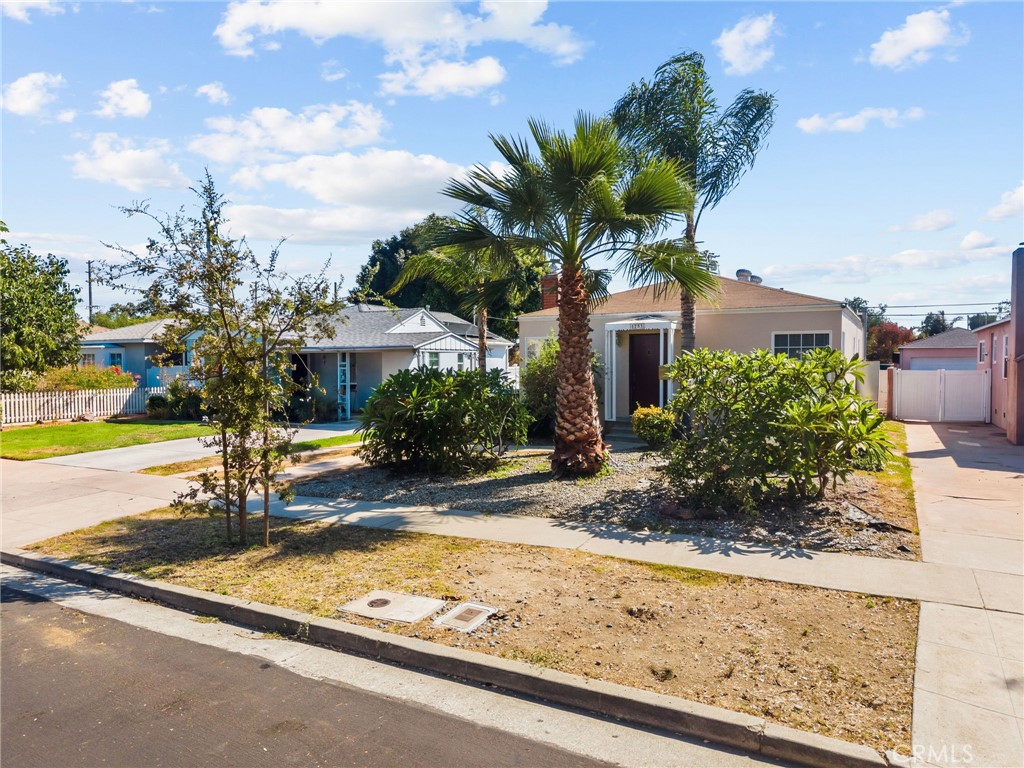 1733 S Carmelina Avenue Property Photo 1