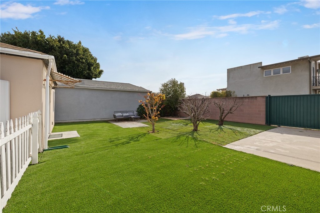 1733 S Carmelina Avenue Property Photo 27