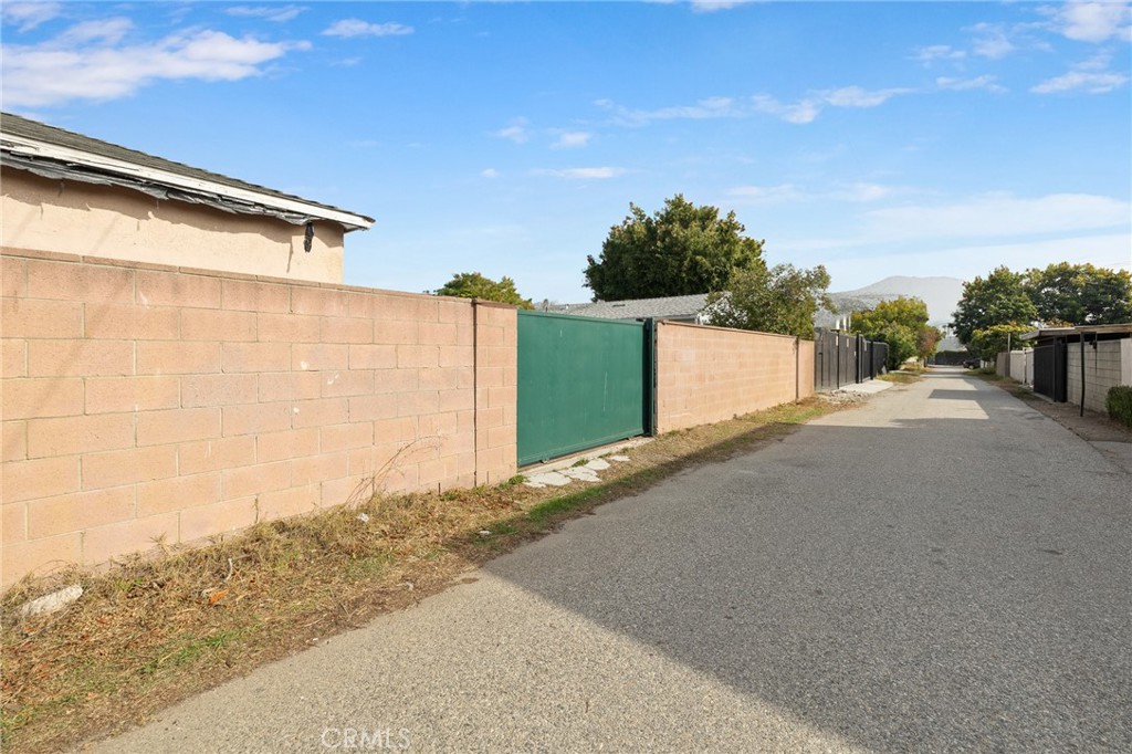 1733 S Carmelina Avenue Property Photo 42