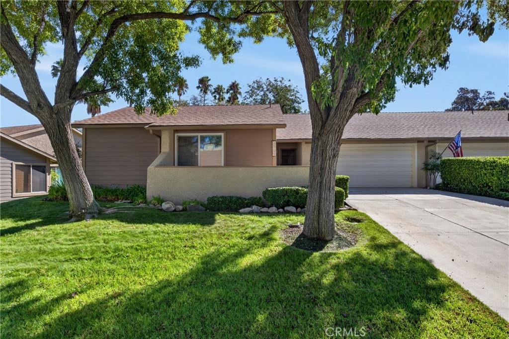 26105 Rainbow Glen Drive Property Photo 1