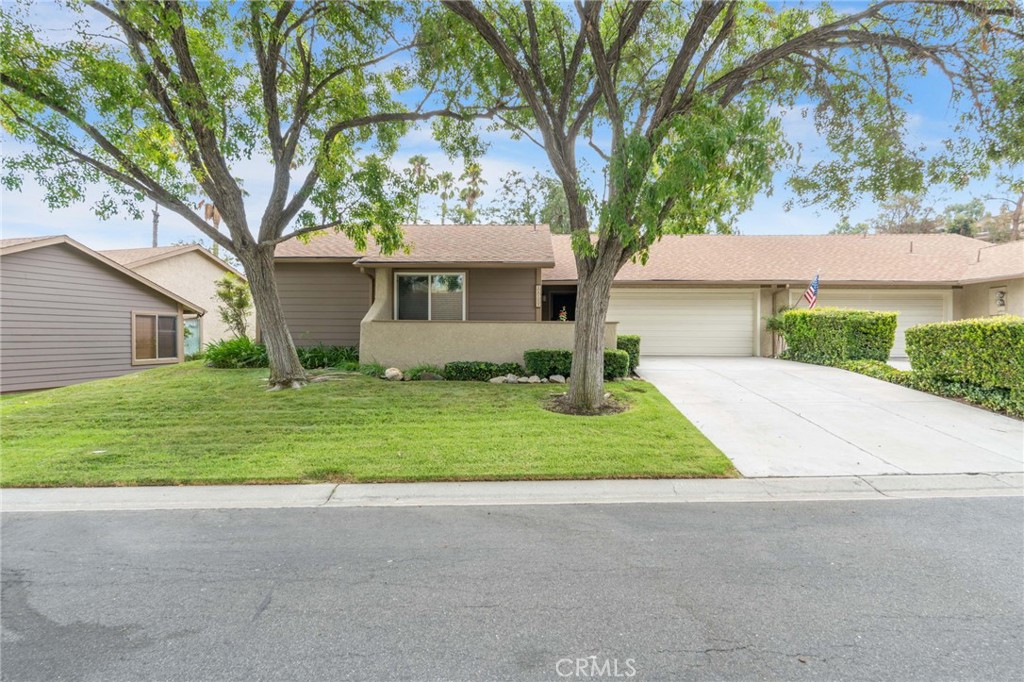 26105 Rainbow Glen Drive Property Photo 2