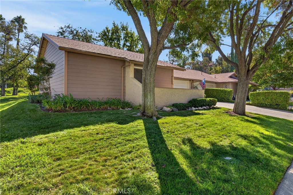 26105 Rainbow Glen Drive Property Photo 2