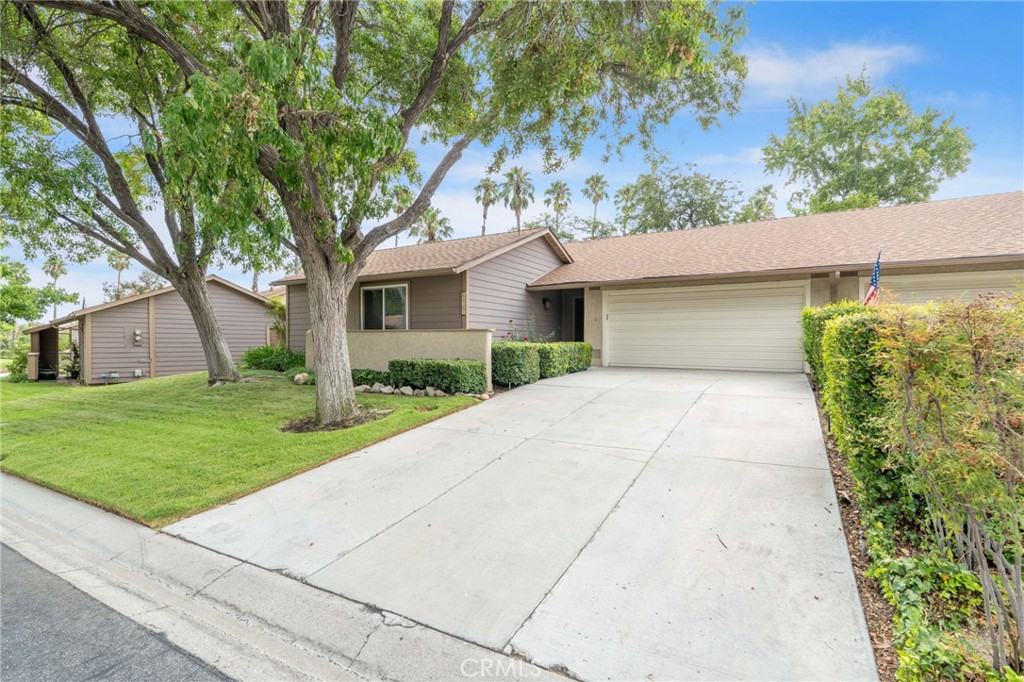 26105 Rainbow Glen Drive Property Photo 3