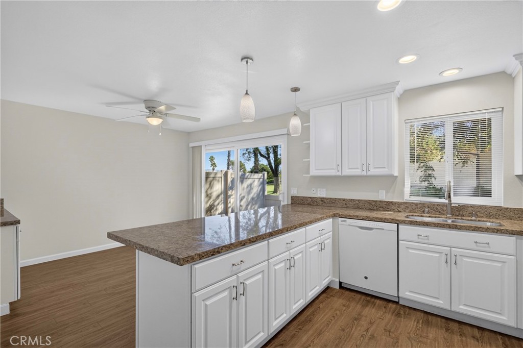 26105 Rainbow Glen Drive Property Photo 7