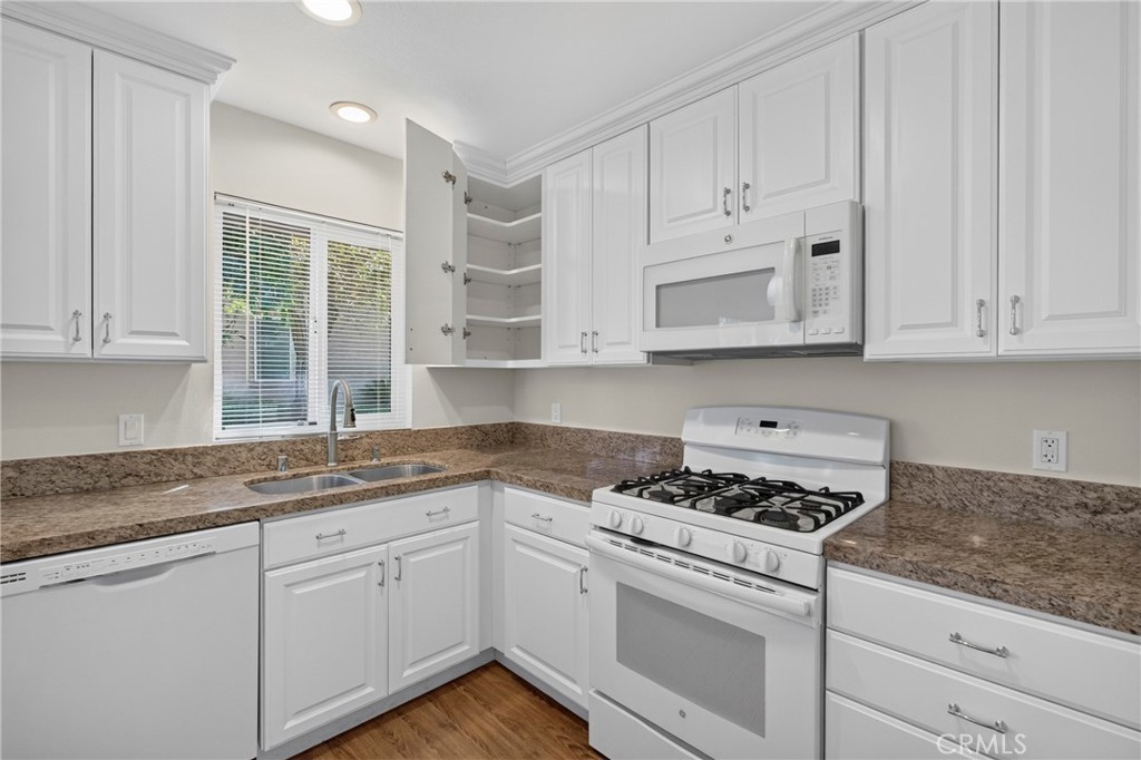 26105 Rainbow Glen Drive Property Photo 8