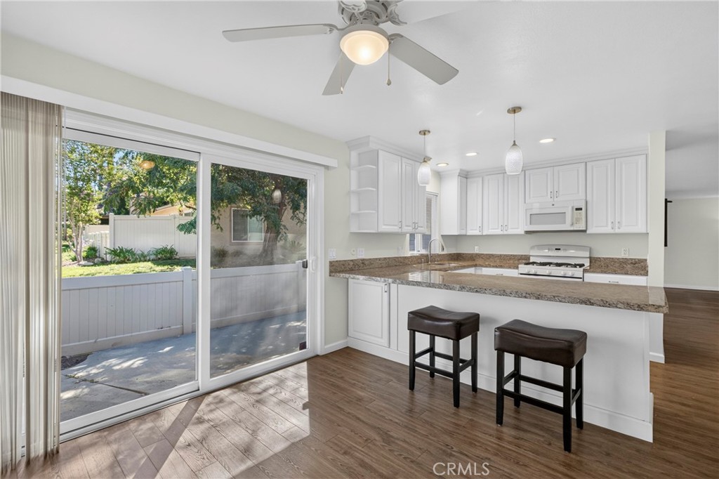 26105 Rainbow Glen Drive Property Photo 9