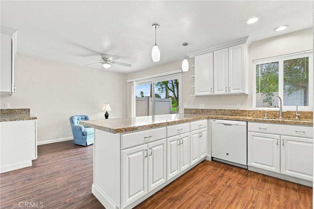 26105 Rainbow Glen Drive Property Photo 10