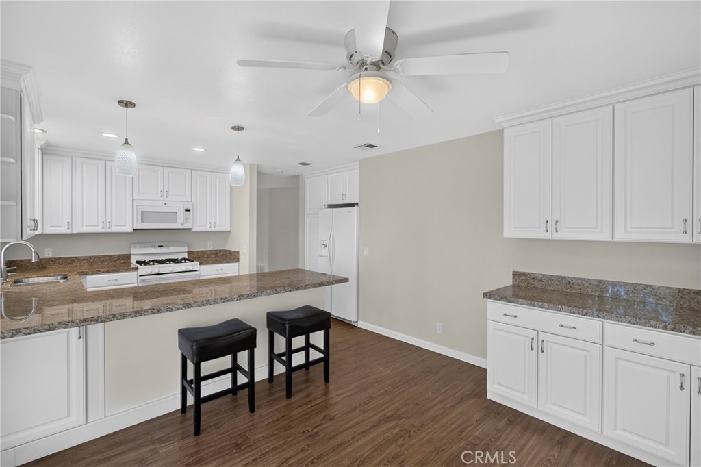 26105 Rainbow Glen Drive Property Photo 10