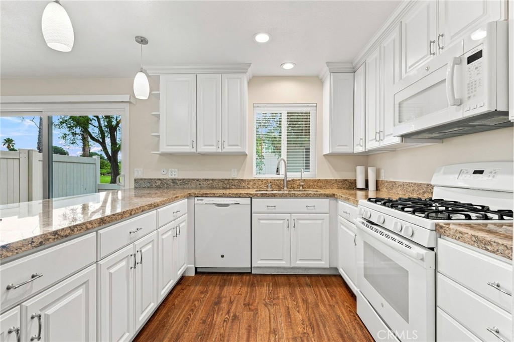 26105 Rainbow Glen Drive Property Photo 11