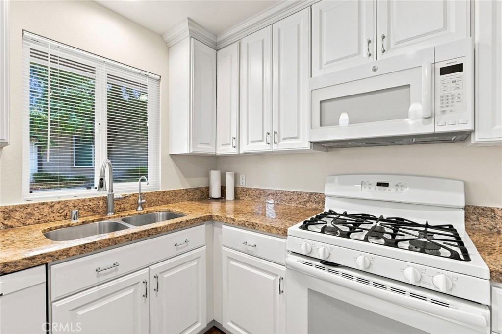26105 Rainbow Glen Drive Property Photo 12