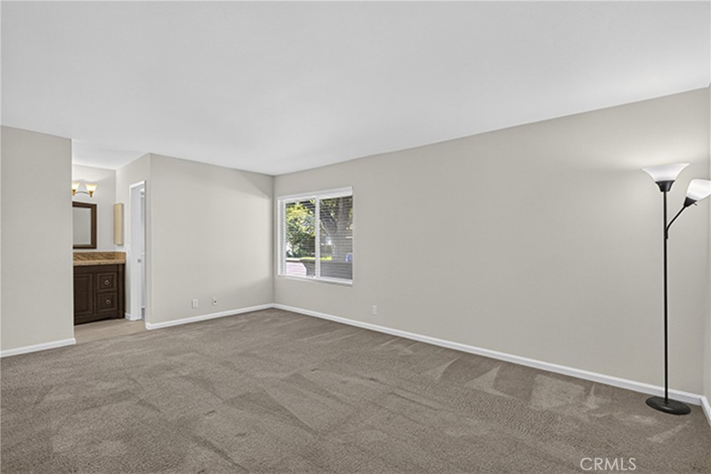 26105 Rainbow Glen Drive Property Photo 12