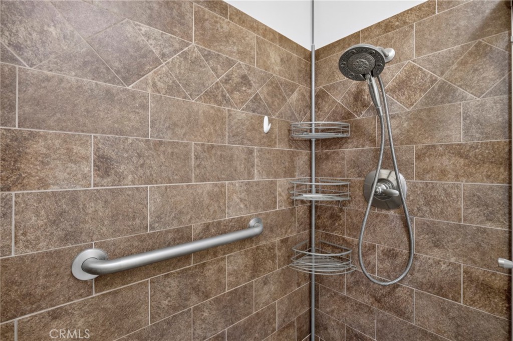 26105 Rainbow Glen Drive Property Photo 14