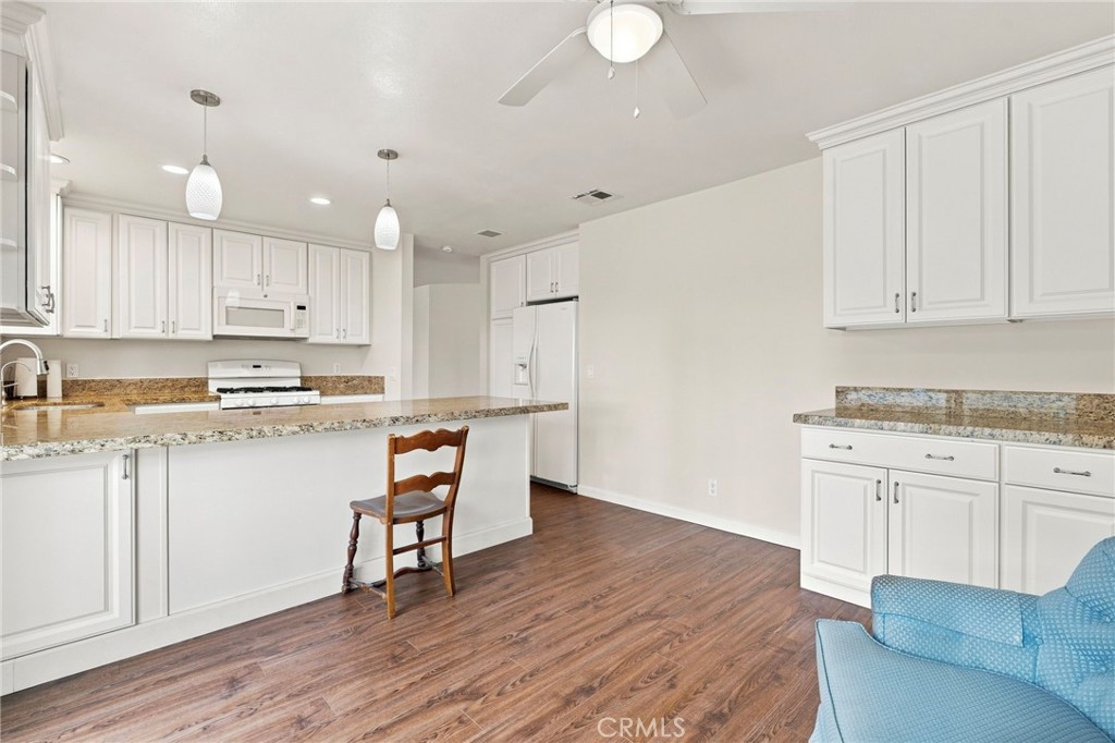 26105 Rainbow Glen Drive Property Photo 17