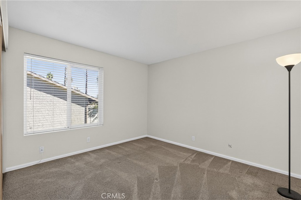 26105 Rainbow Glen Drive Property Photo 18